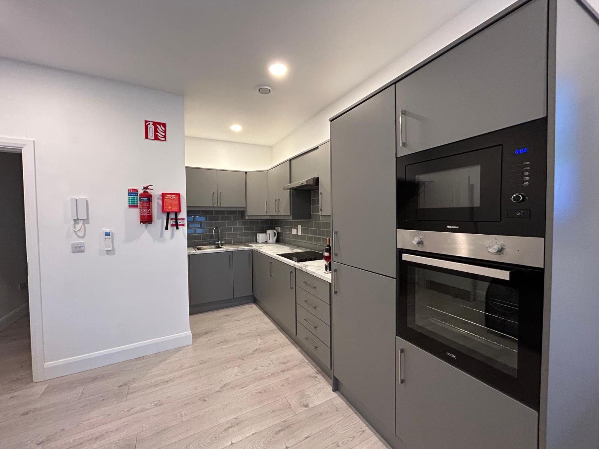 Bella Vista Hotel & Self Catering Suites Cobh Exteriör bild