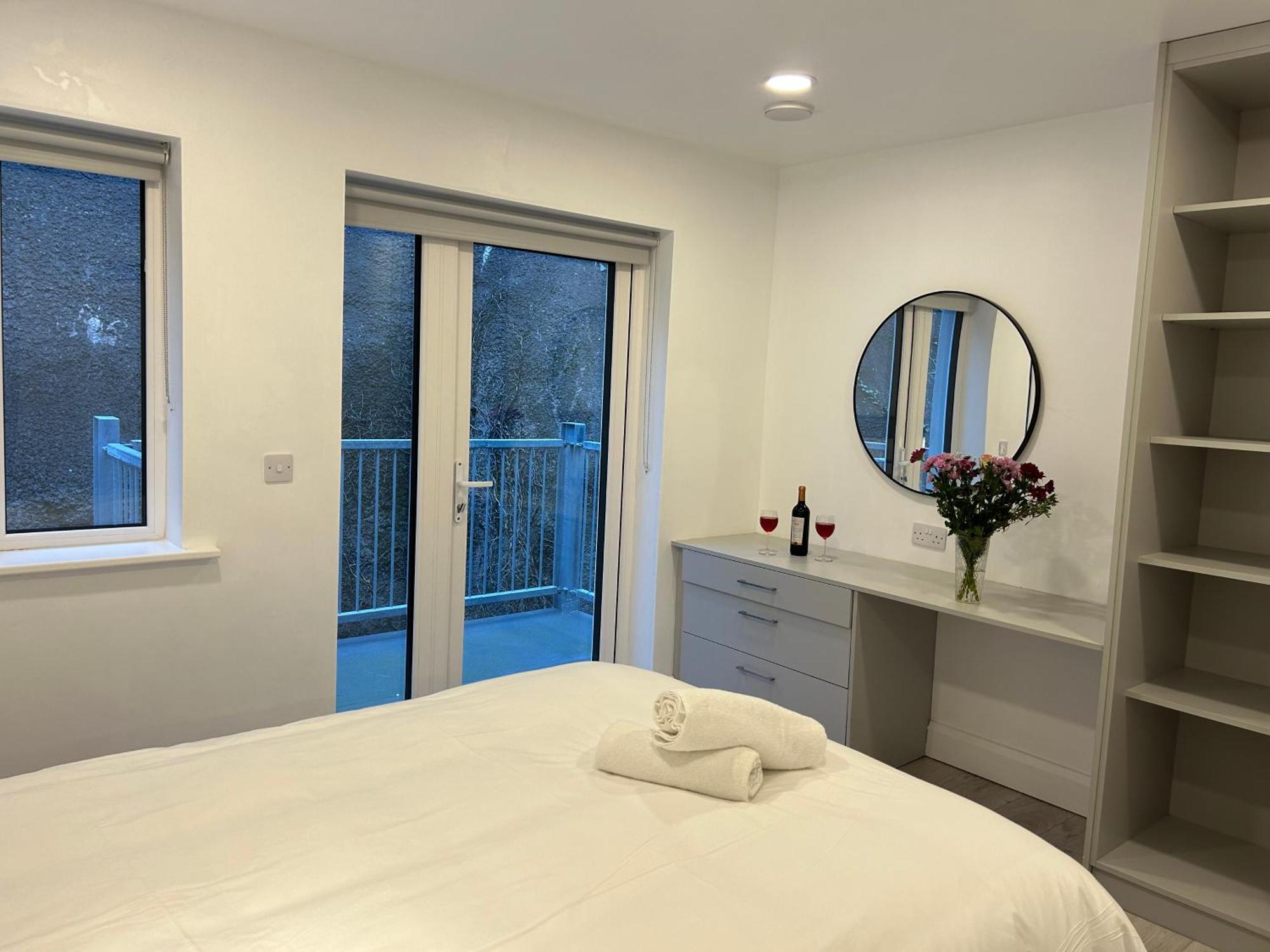 Bella Vista Hotel & Self Catering Suites Cobh Exteriör bild