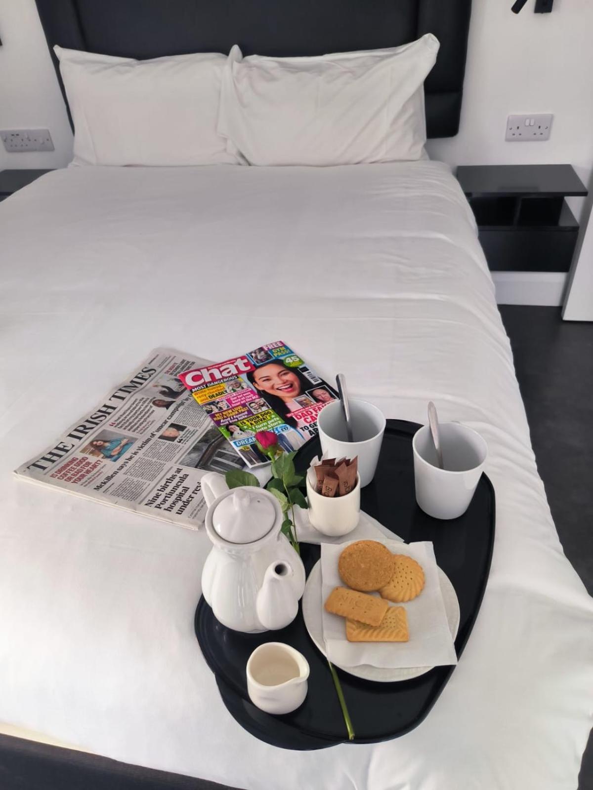 Bella Vista Hotel & Self Catering Suites Cobh Exteriör bild